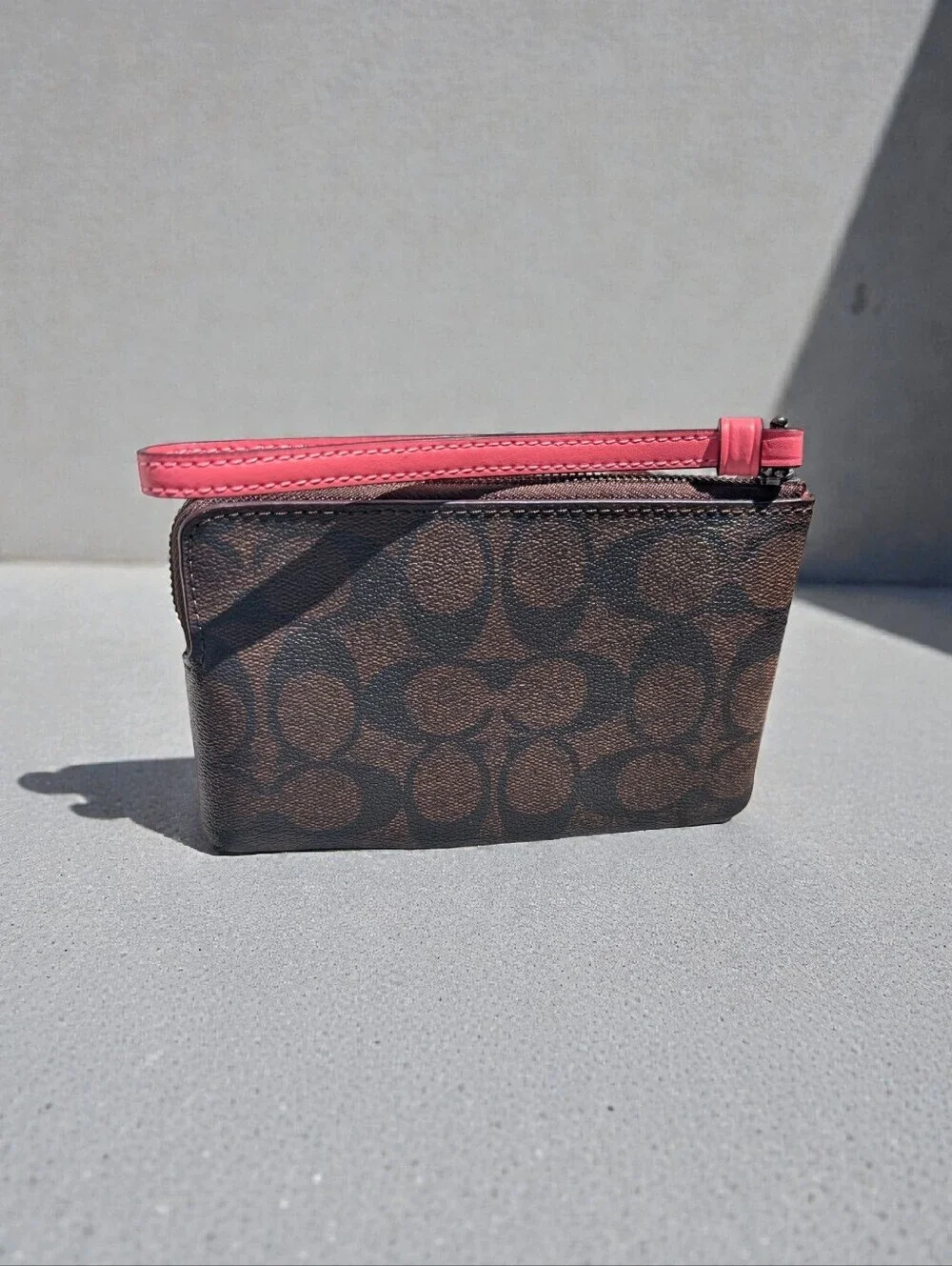 Coach CORNER ZIP WRISTLET IN SIGNATURE CANVAS QB/BROWN PINK LEMON (NWT)